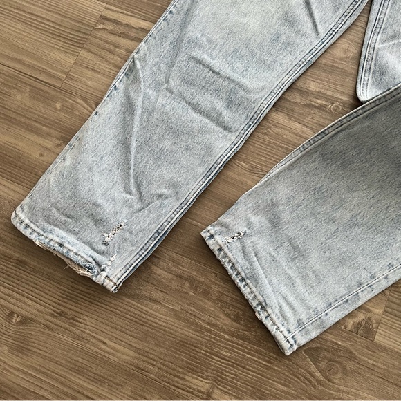 ABERCROMBIE & FITCH 90s Ultra High Rise Straight Jeans in Light Blue Wash - Picture 16 of 16